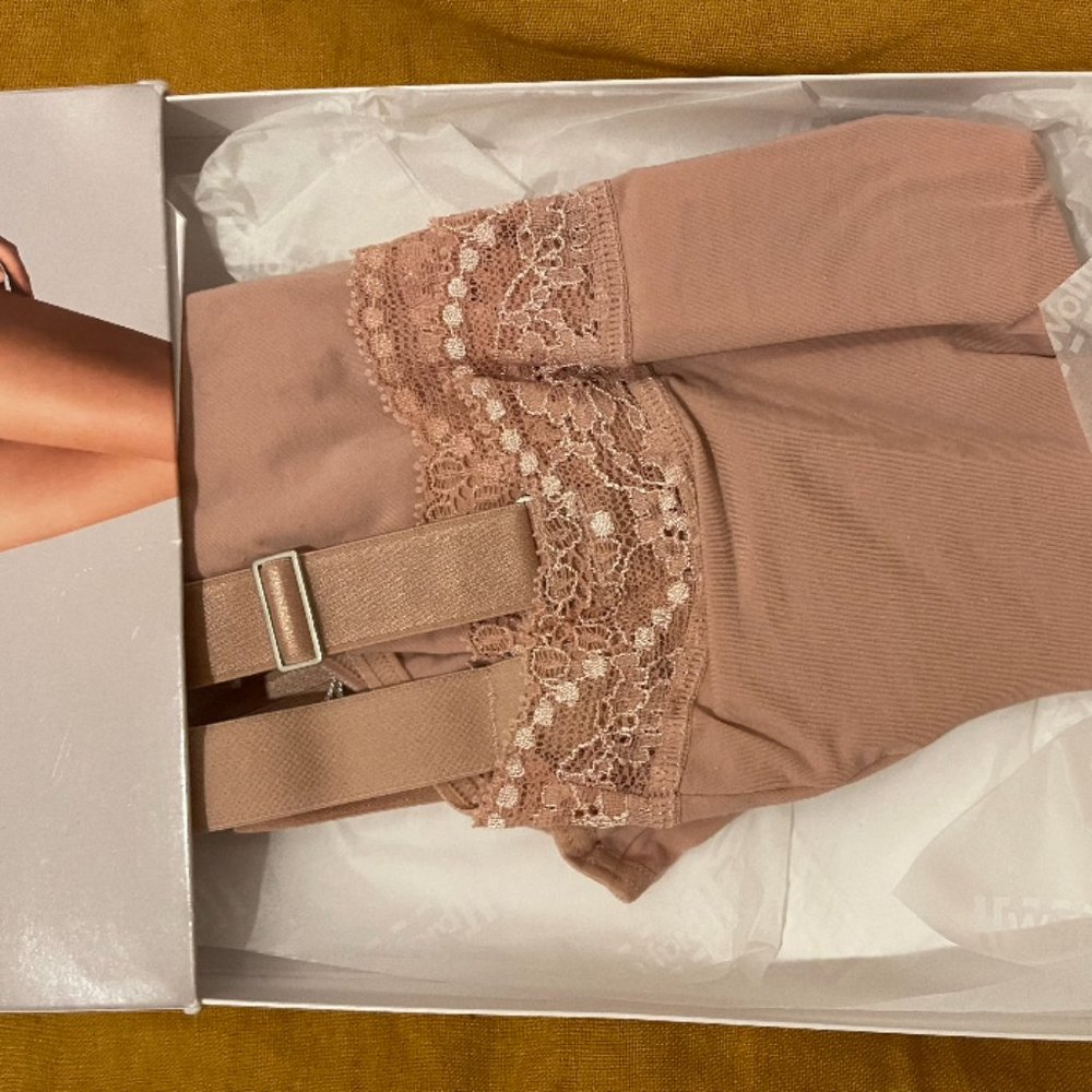NWT WOLFORD Cotton Contour Lace Forming Thong Bodysuit in ROSE TAN